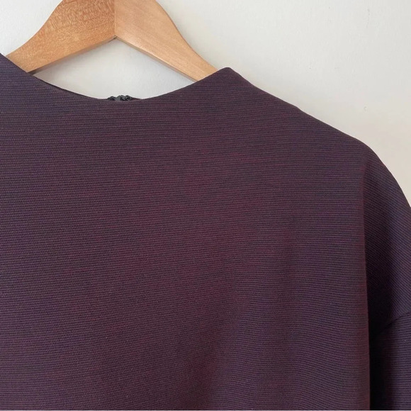 High / mock neck boxy burgundy top - Picture 2 of 6